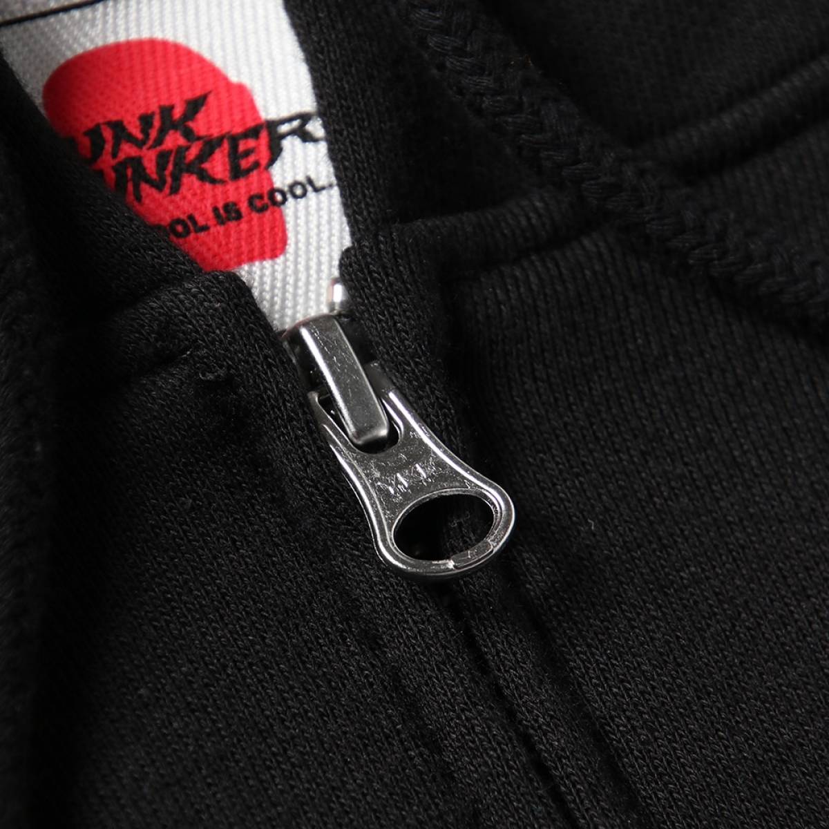 PUNK DRUNKERS (パンクドランカーズ) 鮫人出没注意BIG.ZIPパーカ PUNK DRUNKERS (パンクドランカーズ) 鮫人出没注意BIG.ZIPパーカ