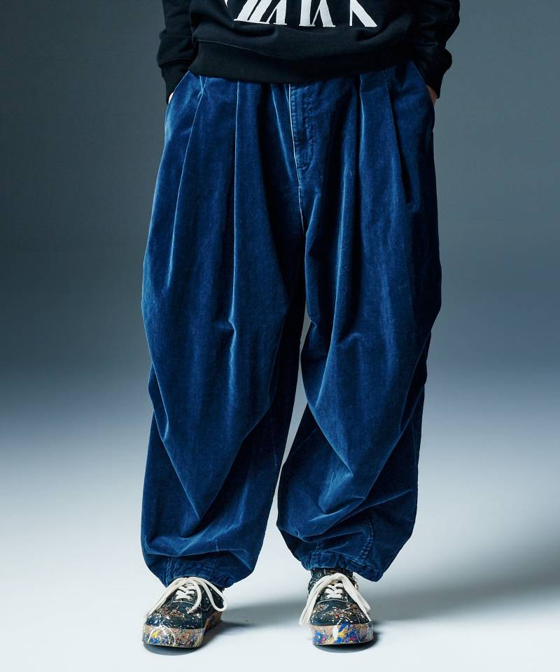 【予約商品】glamb(グラム) Indigo Velveteen Knee Tuck Pants / インディゴヴェルヴェッティーンニータックパンツ - Indigo