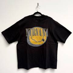 【予約商品】NIRVANA Unisex Oversized Boxy バンドTシャツ: Evergreen (Black)