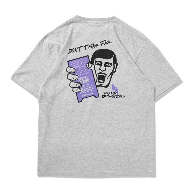 【予約商品】PUNK DRUNKERS (パンク・ドランカーズ) ［PDSxサンゾー工務店］焚き火刺繍TEE - ASH