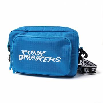 【予約商品】PUNK DRUNKERS (パンクドランカーズ) ギザロゴショルダーBAG - BLUE