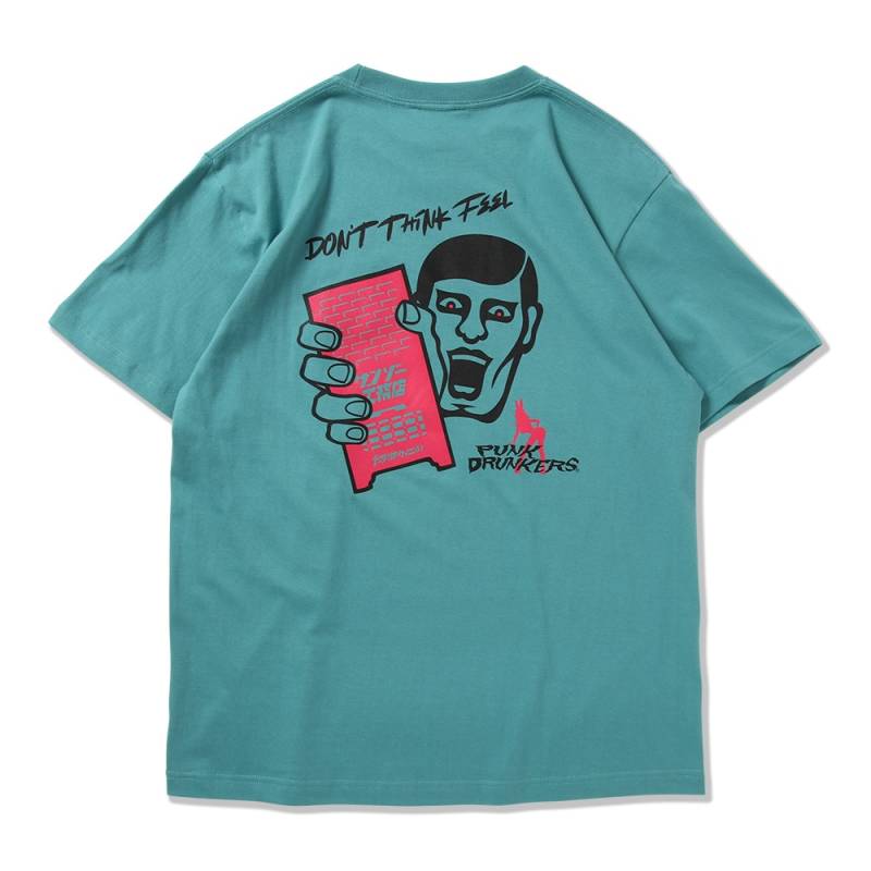 【予約商品】PUNK DRUNKERS (パンク・ドランカーズ) ［PDSxサンゾー工務店］焚き火刺繍TEE - H.GREEN