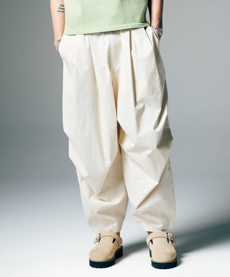 【予約商品】glamb(グラム) Knee Tuck Color Pants / ニータックカラーパンツ - White